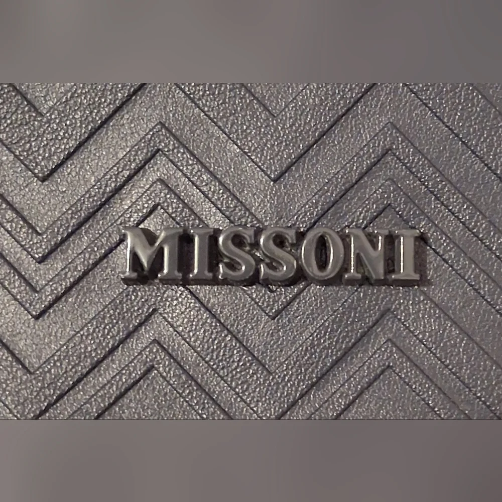 EUC Missoni & Delta Airlines Navy Chevron Travel Cosmetic Beauty Zip Case Bag